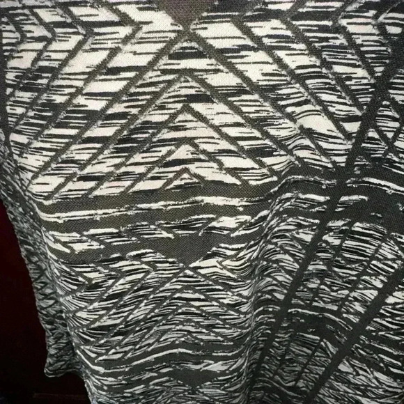 Lularoe small black & white jacquard Classic T. Semi sheer pattern . Gorgeous! - Picture 3 of 9
